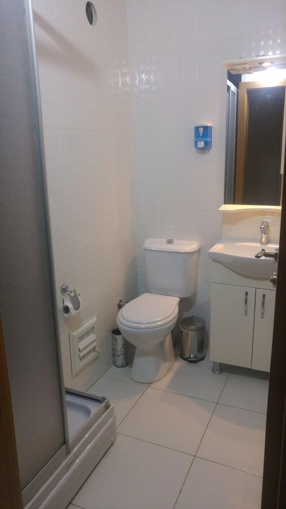 Otel Mavilla 2*