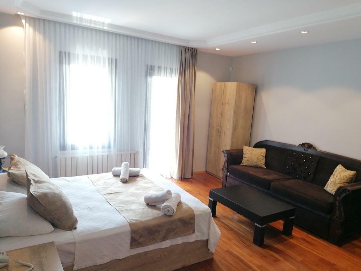 Otel Mavilla 2*