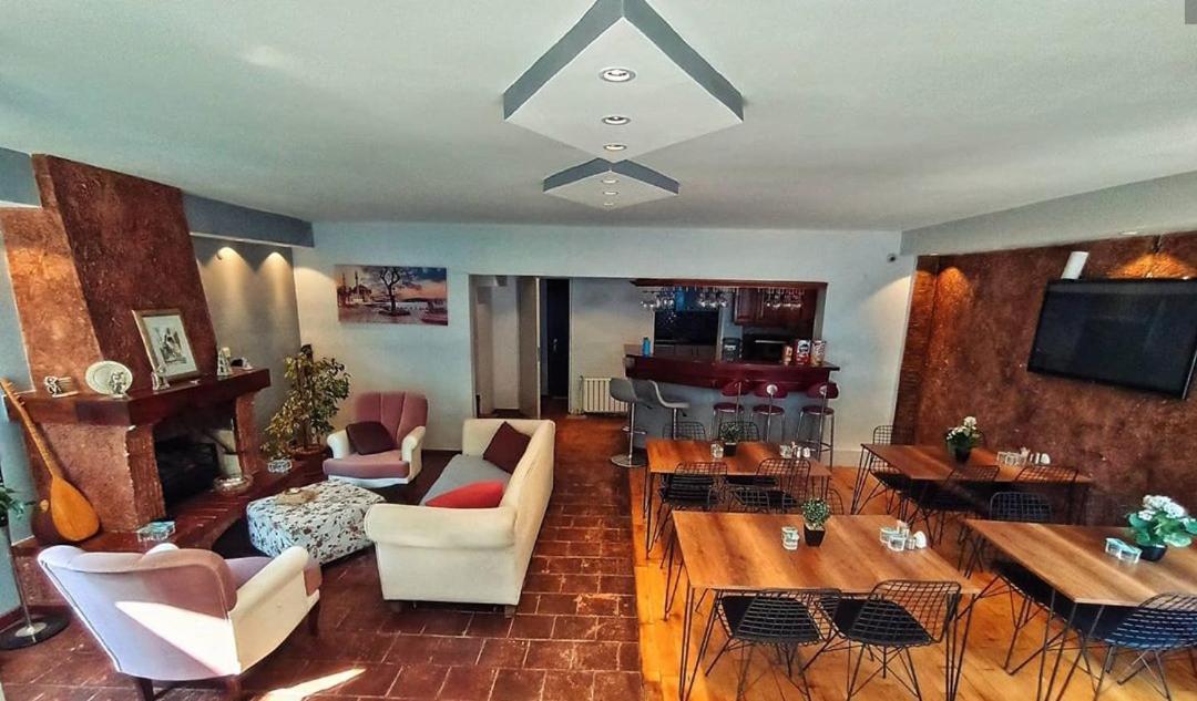 Otel Mavilla 2*